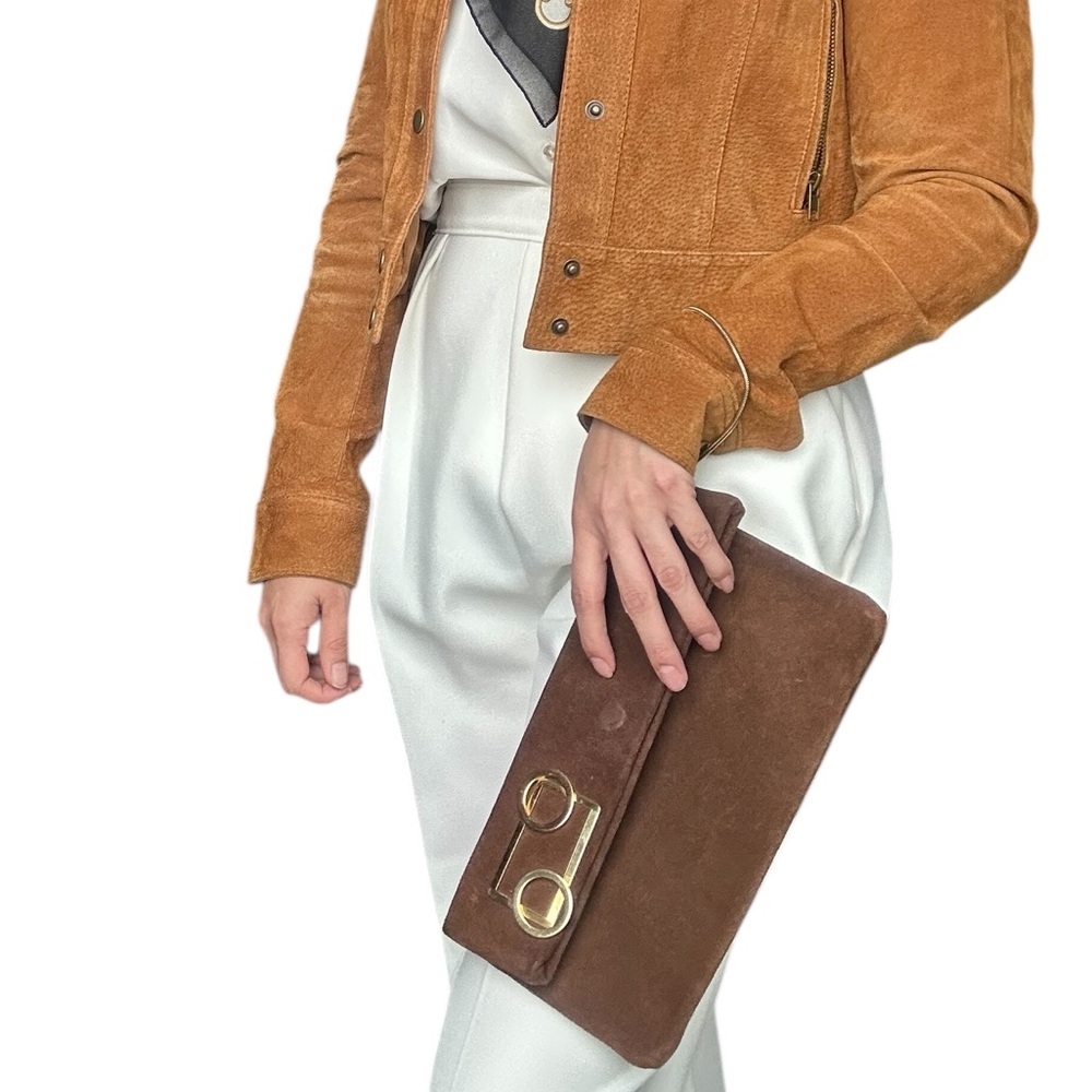 Brown leather clutch with minimalist gold-tone details and gold chain wristlet - Picture 4 of 14